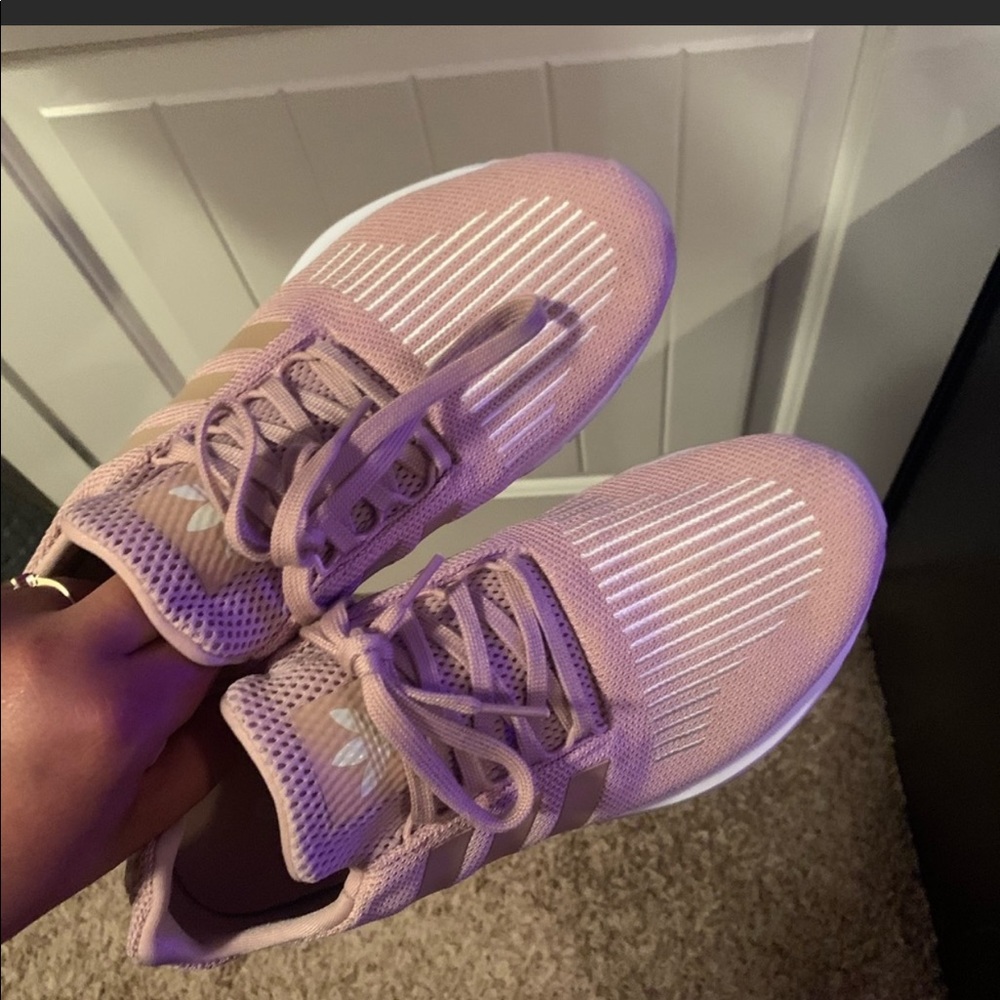 ADIDAS SWIFT RUNS